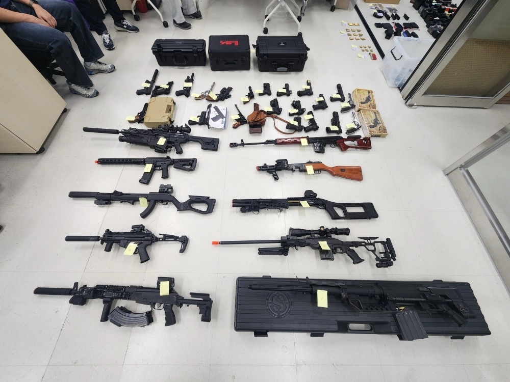 압수된 불법 총기 및 모의 총포. 경찰청 제공