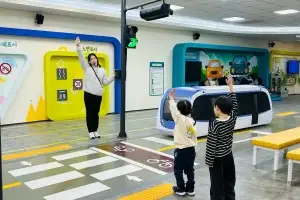 위례선 트램 안전한 탑승법은…서울시 시민안전 캠페인