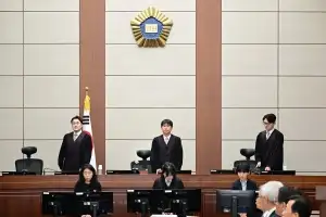 지귀연 “징징대지 마” 일침…특검, 밤늦게 尹 구형할듯