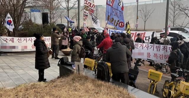 thumbnail - 판교서 휘날리는 ‘부정선거’ 깃발에 골머리 앓는 IT 기업