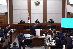 尹 결심 연기에 與 “사형 구형 기다린 국민 우롱…재판부 굴복”