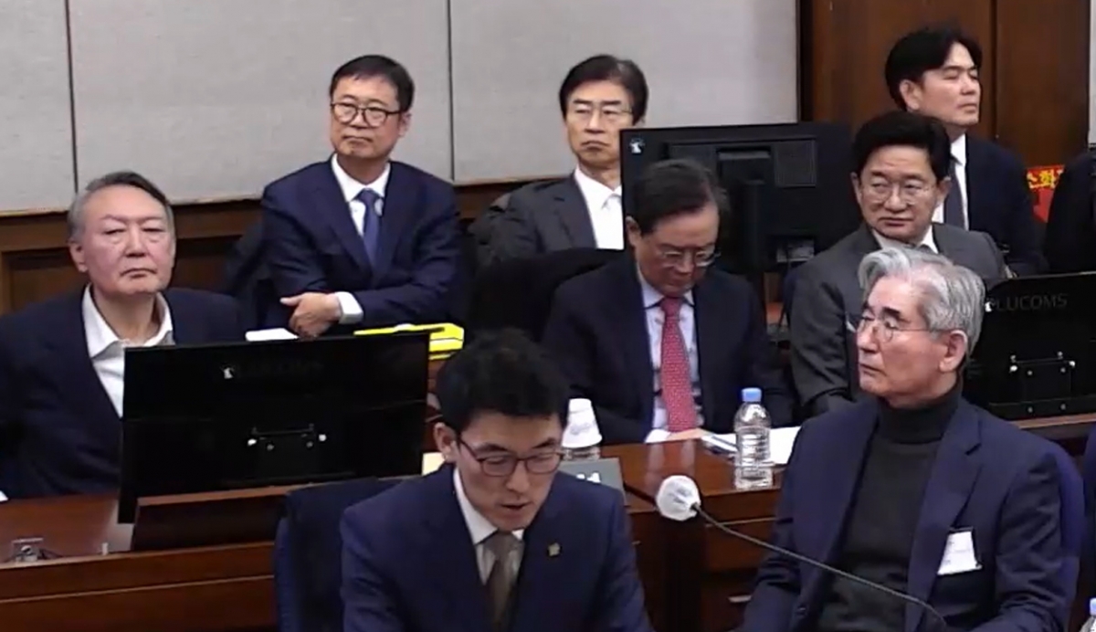 12·3 비상계엄 관련 내란 우두머리 혐의로 기소된 윤석열 전 대통령이 9일 서울 서초구 서울중앙지법에서 열린 1심 결심공판에 출석해 있다. 서울중앙지법 제공