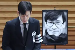 [포토] 故 안성기 떠나보내는 아들 안다빈씨