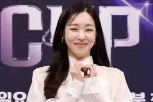 ‘변요한♥’ 티파니 영, 수줍은 하트