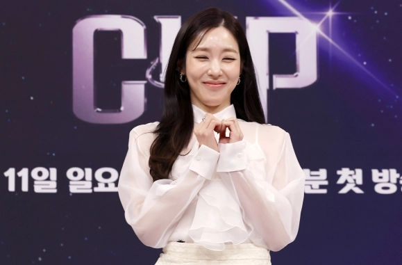 소녀시대 티파니 영이 9일 오후 서울 양천구 SBS 사옥에서 열린 SBS 글로벌 보컬 오디션 ‘베일드 컵’ 제작발표회에서 포즈를 취하고 있다. 2026.01.09. <br>뉴시스