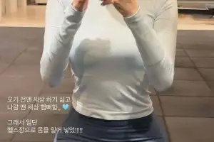 thumbnail - ‘완벽 허리라인’ 강민경, 운동으로 다진 탄탄한 몸매