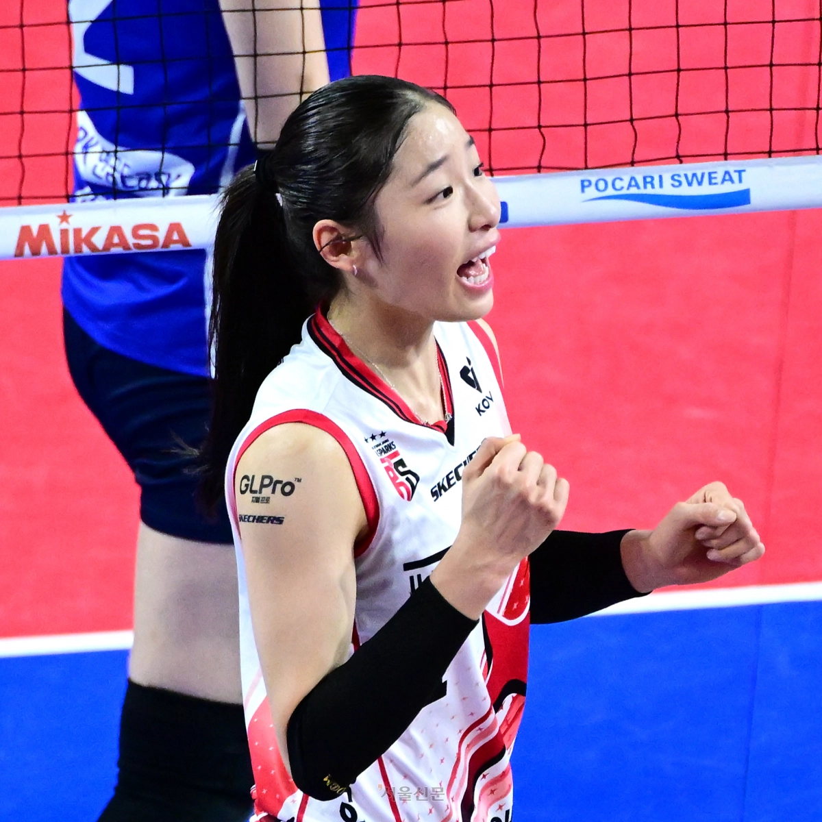 인쿠시가 8일 경기 화성실내체육관에서 열린 진에어 2025~26 V리그 여자부 정관장과 IBK기업은행의 경기에서 선수들과 소통하고 있다. 2026.1.8 KOVO 제공