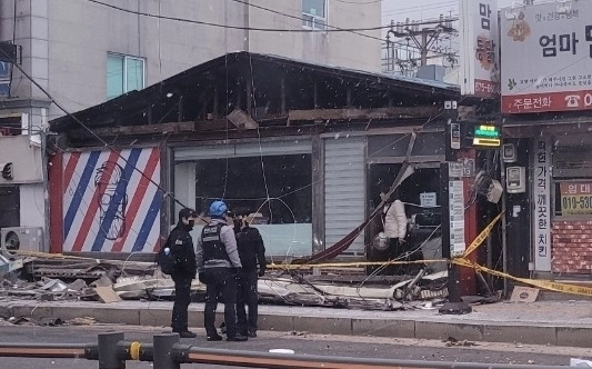 경기 전역에 강풍주의보가 내려진 10일 의정부에서 강한 바람에 떨어진 간판에 깔린 행인이 숨지는 사고가 발생했다. 2026.1.10 연합뉴스(독자 제공)
