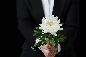 thumbnail - “평생 친구 없던 할머니 장례식 오시면 차비·선물 드려요”…손녀 호소, 결말은