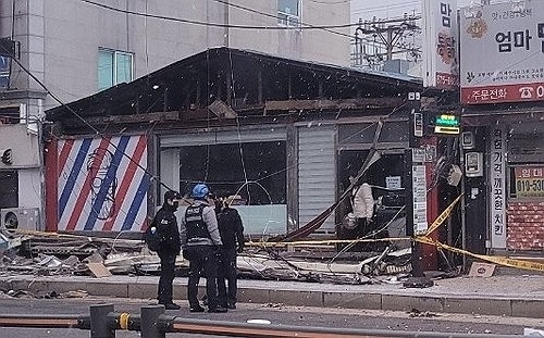 경기 전역에 강풍주의보가 내려진 10일 오후 2시 21분쯤 의정부시 호원동에서 강한 바람에 떨어진 간판에 깔린 행인이 숨지는 사고가 발생했다. 2026.1.10 독자 제공 연합뉴스