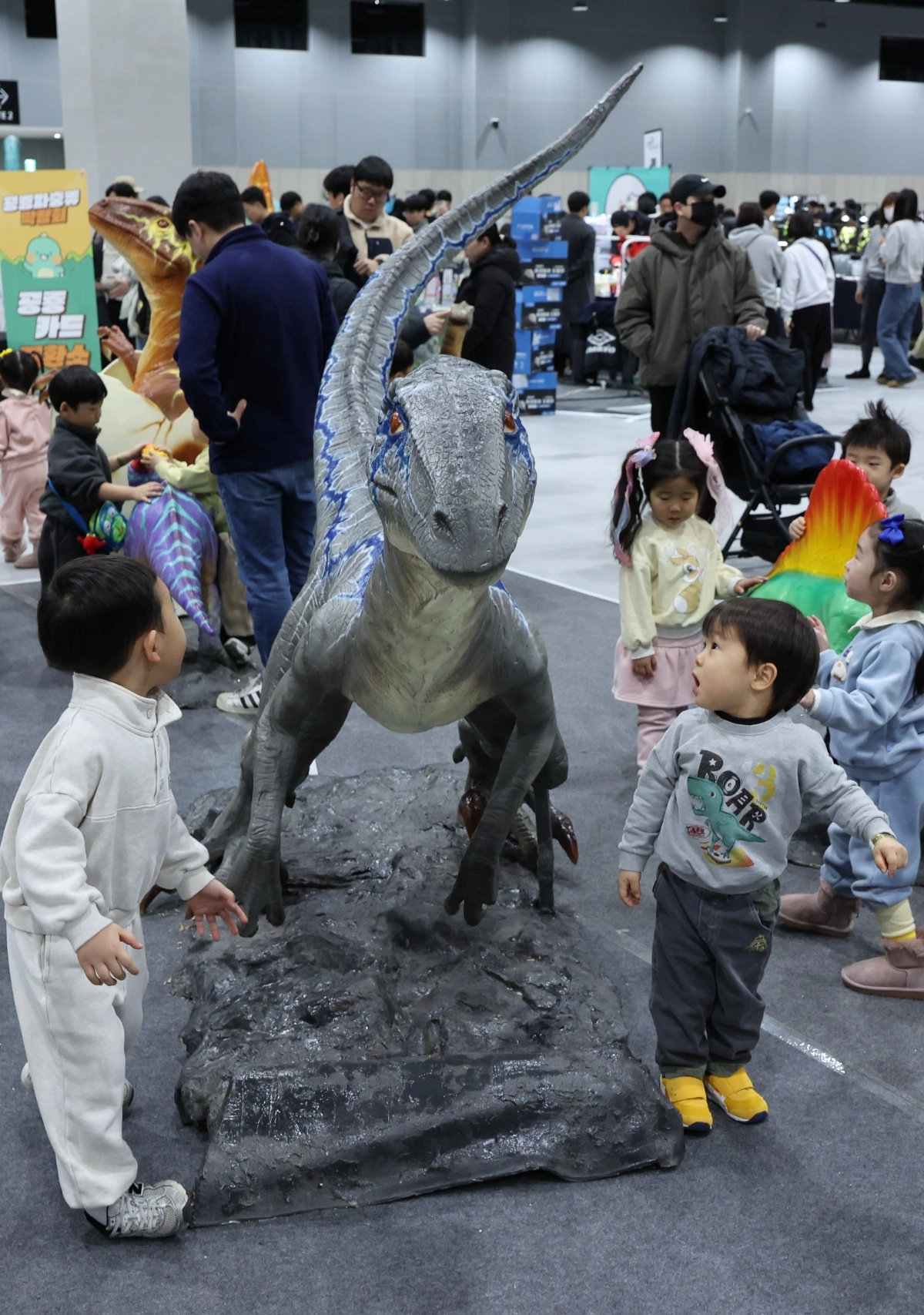 엄마~~~~ 공룡이 나타났어요
