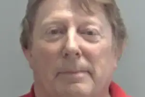 thumbnail - 30년간 100명 넘는 남자들과 강제로…女에 성관계 강요한 60대 최후 thumbnail - 30년간 100명 넘는 남자들과 강제로…女에 성관계 강요한 60대 최후