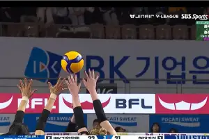 노터치→터치 아웃 ‘뒤집기’… 뒤집어진 배구판