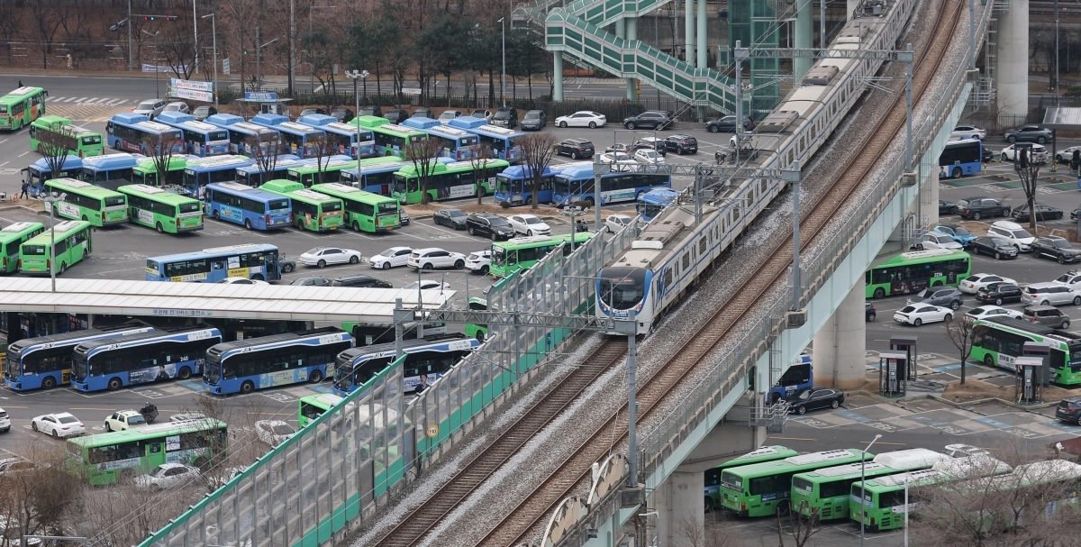 파업 하루 앞둔 서울 시내버스 차고지