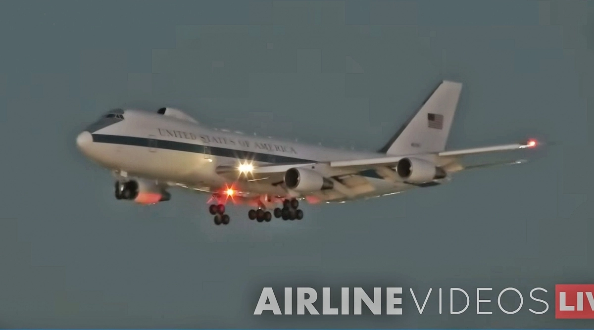 뉴욕포스트와 LA타임스는 미 공군 E-4B 나이트워치가 8일(현지시간) 오후 LAX에 착륙했다가 이튿날 C-17 수송기와 함께 이륙했다고 보도했다. 사진은 이날 오후 LAX에 착륙 중인 E-4B 나이트워치. 2026.1.8 에어라인 비디오 화면