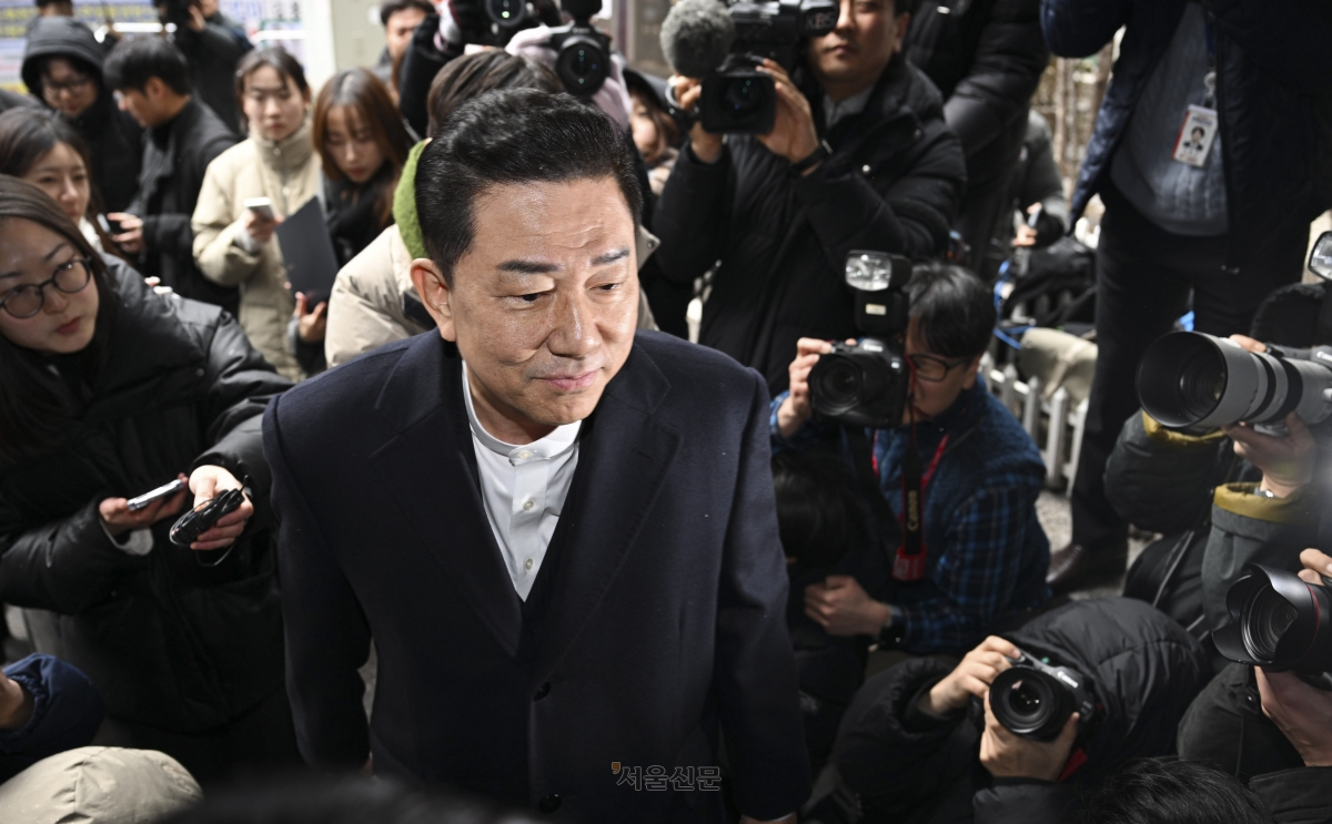 김병기 전 더불어민주당 원내대표가 12일 서울 여의도 더불어민주당 중앙당사에서 열린 윤리위원회에 출석하고 있다. 2026.1.12 이지훈 기자