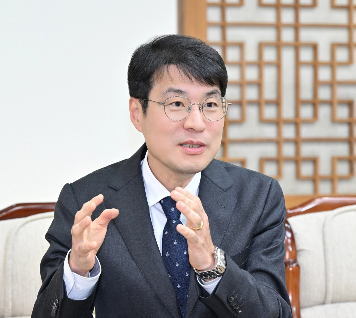 김정기 대구시장 권한대행 행정부시장이 12일 서울신문과의 인터뷰에서 올해 시정 운영 각오를 밝히고 있다. 대구시 제공