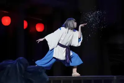 연극 무대 위 ‘센과 치히로’… 애니 속 모습 쏙 빼닮았네