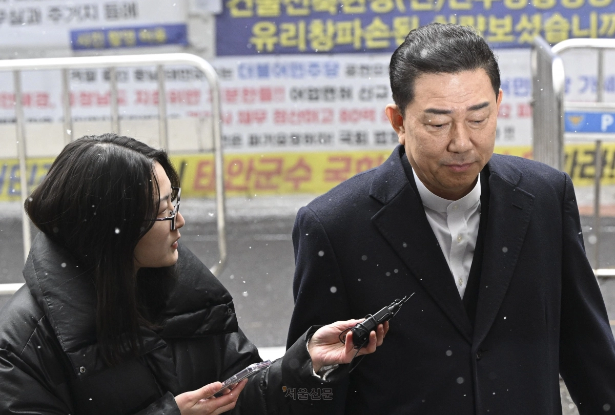 김병기 전 더불어민주당 원내대표가 12일 서울 여의도 더불어민주당 중앙당사에서 열린 윤리위원회에 출석하고 있다. 2026.1.12 이지훈 기자