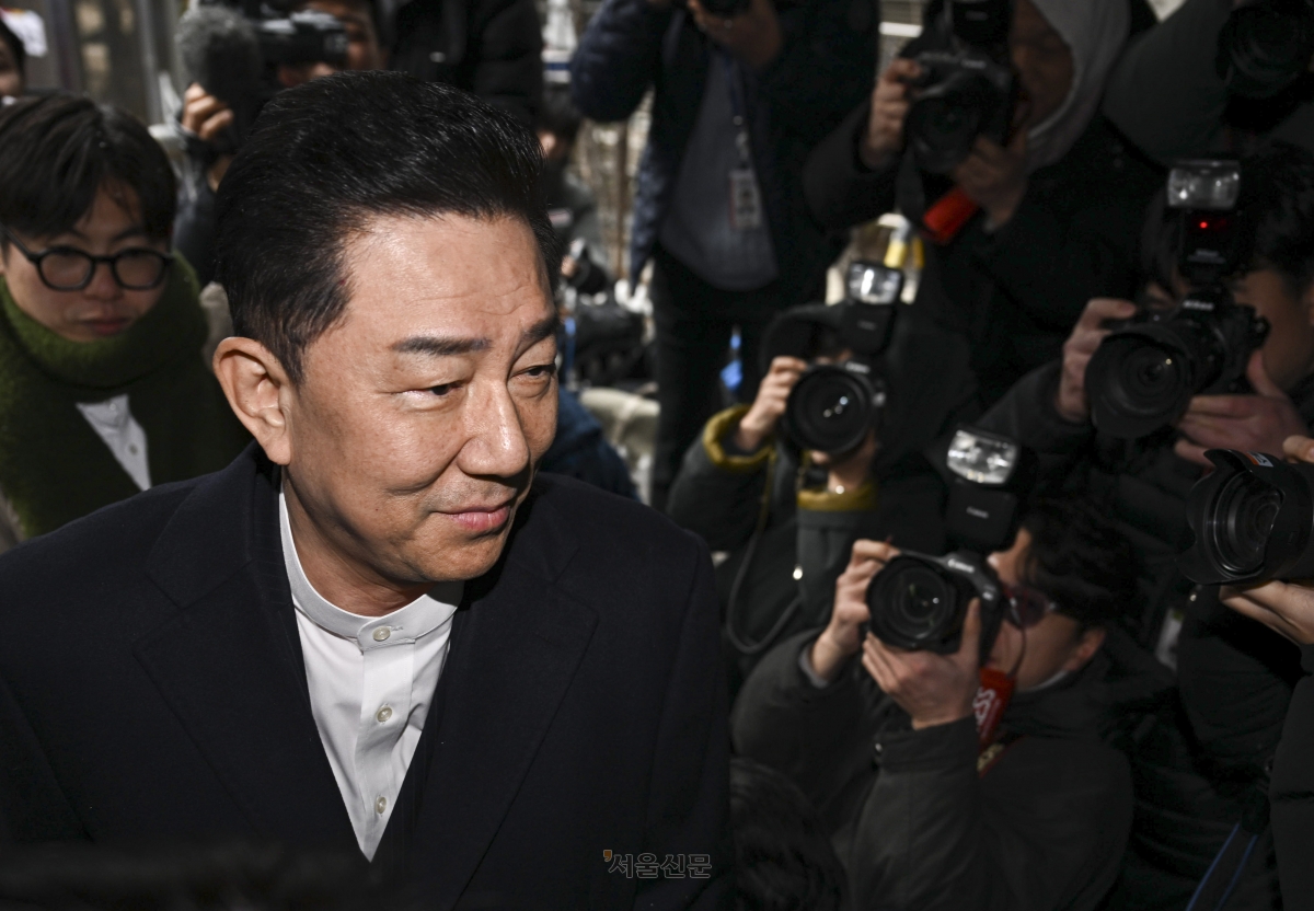 김병기 전 더불어민주당 원내대표가 12일 서울 여의도 더불어민주당 중앙당사에서 열린 윤리위원회에 출석하고 있다. 2026.1.12 이지훈 기자