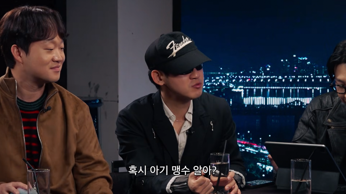 유튜브 채널 ‘피식대학’을 운영하는 개그맨 김민수가 ‘흑백요리사2’에 출연한 ‘아기맹수’ 김시현 셰프를 향해 부적절한 발언을 해 논란이다. 유튜브 채널 ‘피식대학’ 캡처