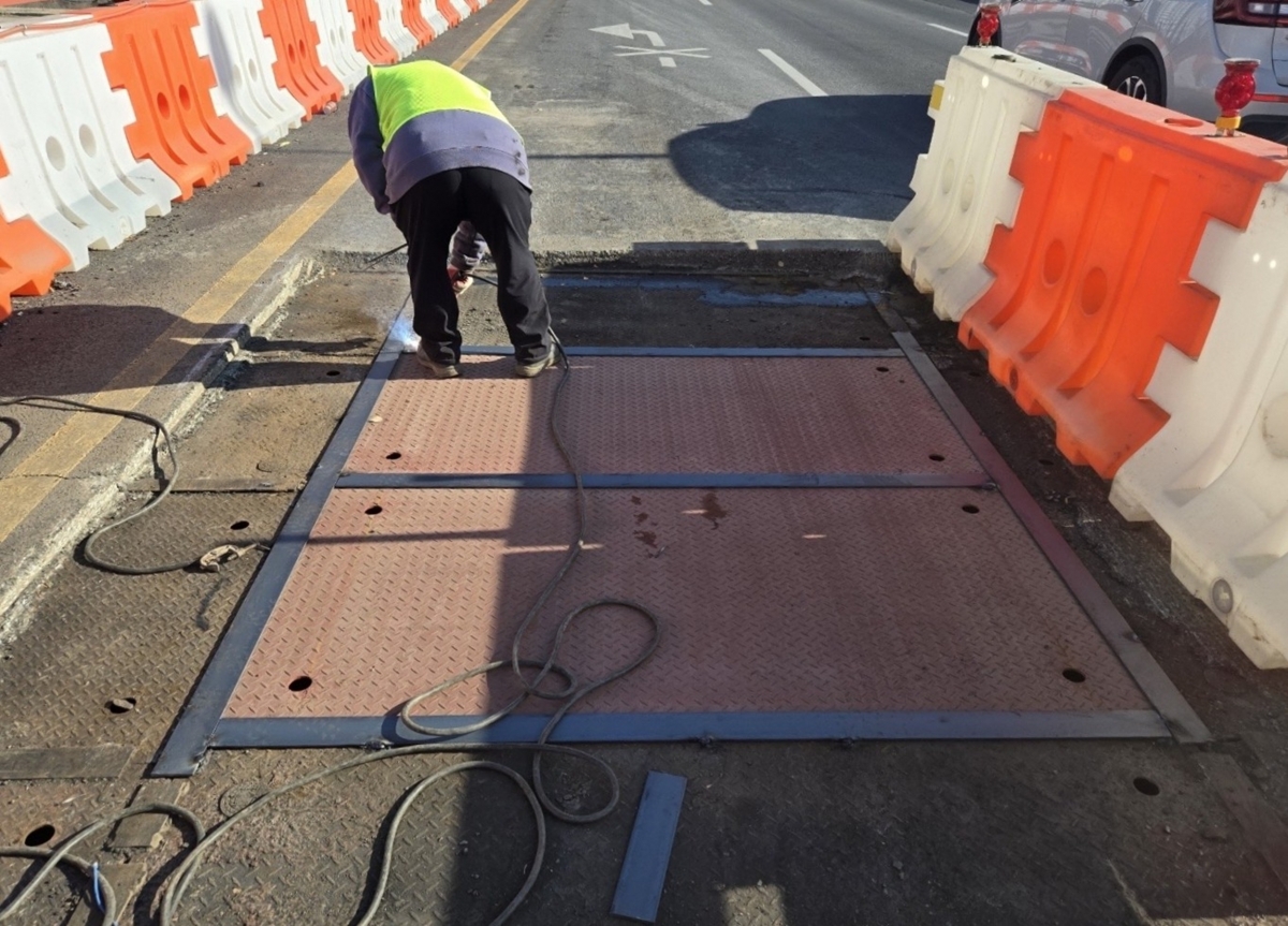 대전 유등교 가설 교량에 설치된 복공판. 대전시 제공