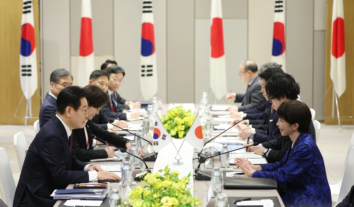 이재명 대통령과 다카이치 사나에 일본 총리가 13일 일본 나라현 정상회담장에서 확대 회담을 하고 있다. 2026.1.13 연합뉴스