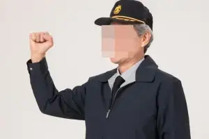 thumbnail - 女 혼자 있는데 새벽에 “띵똥”…‘화재 점검’ 경비원, 문 열어줄 건가요? thumbnail - 女 혼자 있는데 새벽에 “띵똥”…‘화재 점검’ 경비원, 문 열어줄 건가요?