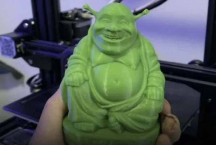 애니메이션 캐릭터 슈렉의 3D 조각상. 소셜미디어(SNS) 캡처