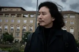 “왜 그렇게 살아” 머리 길렀을 뿐인데 노숙자 오해 받은 배우…공짜 밥까지