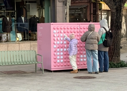 서울 용산구가 공공디자인을 입힌 한전 지상기기.   용산구 제공