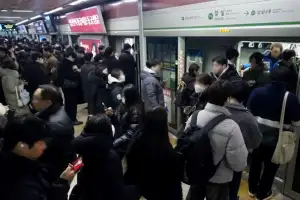 “한파에 꼭 이래야 하나”…버스파업 첫날 시민들 정류장서 발동동