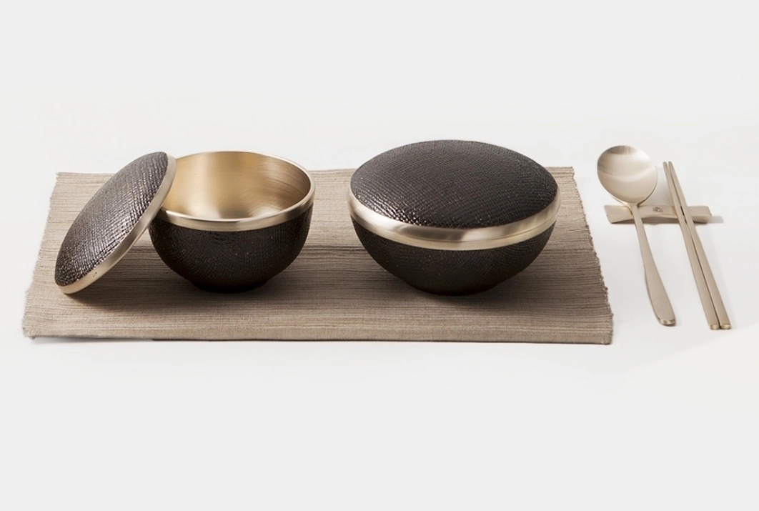 다카이치 총리 남편에게 선물한 반상기 세트