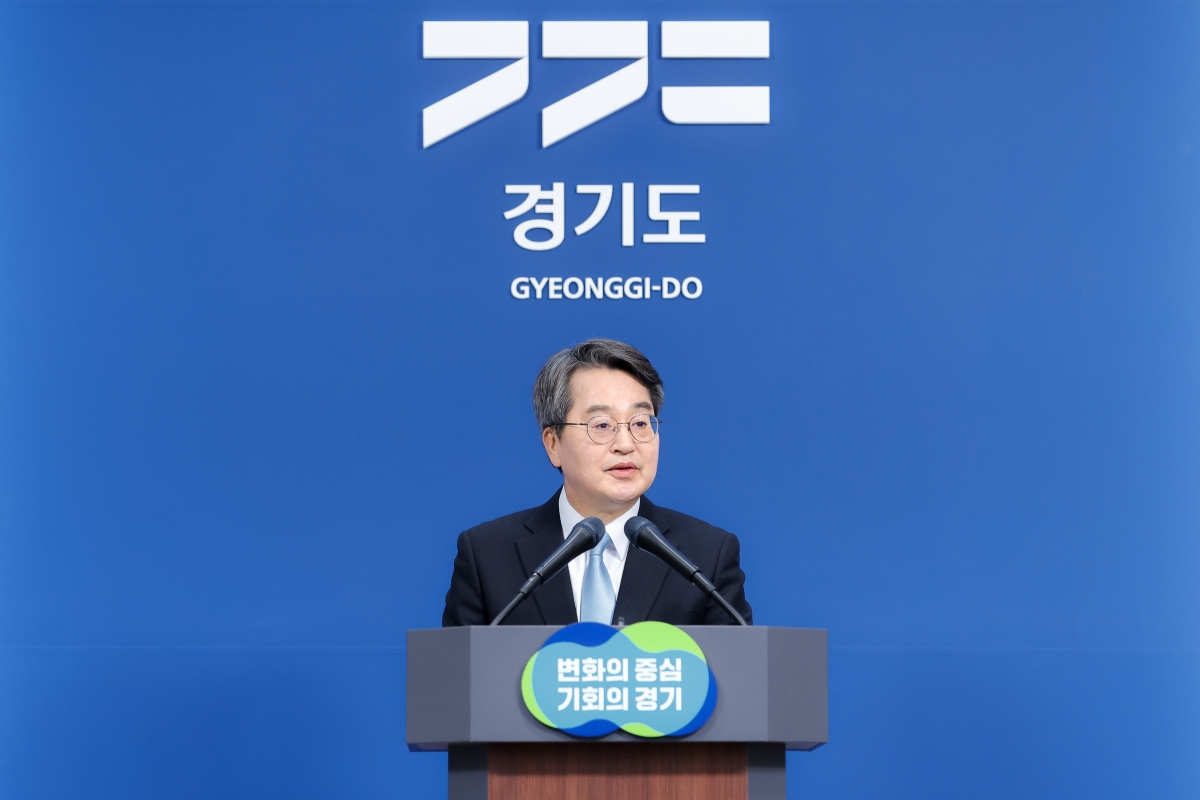 김동연 경기지사가 14일 수원시 영통구 경기도청 브리핑룸에서 서울 시내버스 파업 관련 기자회견을 하고 있다. 2026.1.14 경기도 제공