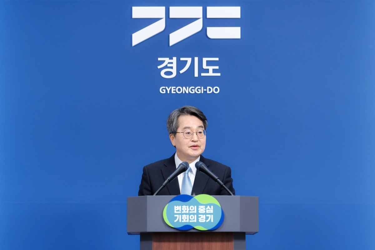 김동연 경기지사가 14일 수원시 영통구 경기도청 브리핑룸에서 서울 시내버스 파업 관련 기자회견을 하고 있다. 2026.1.14 경기도 제공