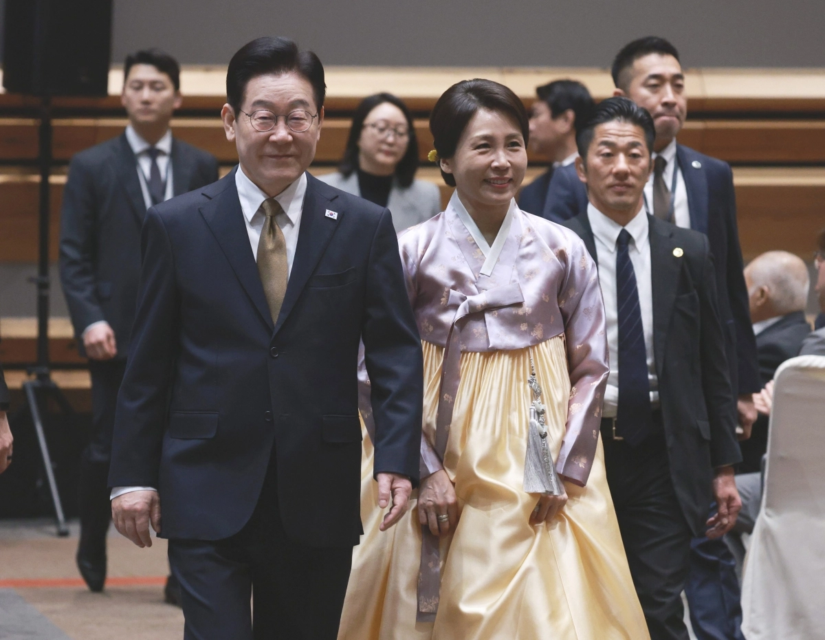 이재명 대통령과 김혜경 여사가 14일 일본 나라현의 한 호텔에서 열린 간사이 동포 간담회에 참석하고 있다. 2026.1.14 연합뉴스