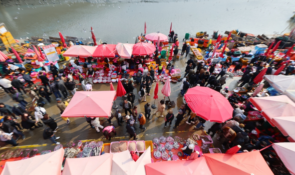 인천시 남동구 소래포구 어시장이 시민들로 붐비고 있다. 2023.11.19 연합뉴스