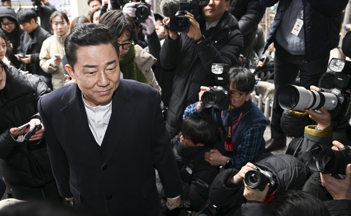 김병기 전 더불어민주당 원내대표가 12일 서울 여의도 더불어민주당 중앙당사에서 열린 윤리위원회에 출석하고 있다. 2026.1.12 이지훈 기자