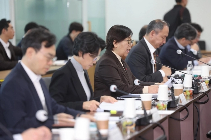 정은경 보건복지부 장관이 13일 서울 서초구 국제전자센터에서 열린 제3차 보건의료정책심의위원회에서 발언하고 있다. 2026.1.13 연합뉴스