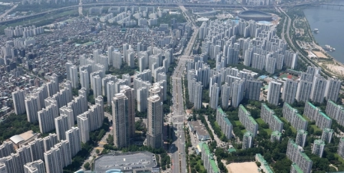 18일 서울 송파구 서울스카이에서 바라본 아파트 단지 모습. 2025.5.18 뉴스1