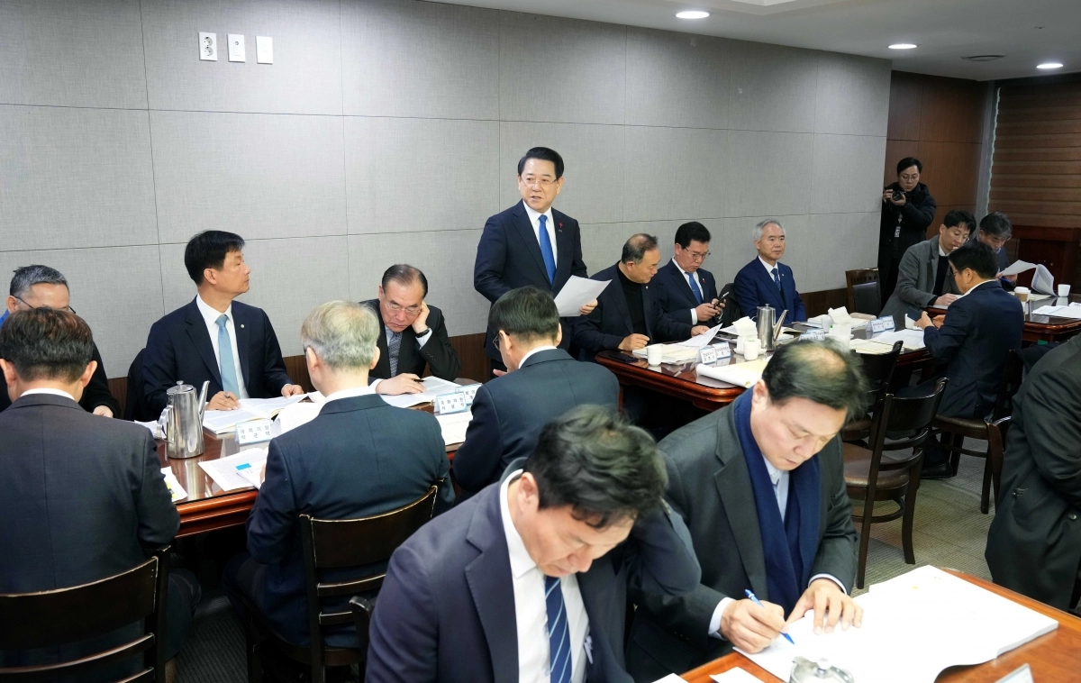 전남도와 광주시는 15일 국회의원회관에서 광주·전남 행정통합 특별법 논의를 위한 국회의원 조찬 간담회를 하고 있다.
