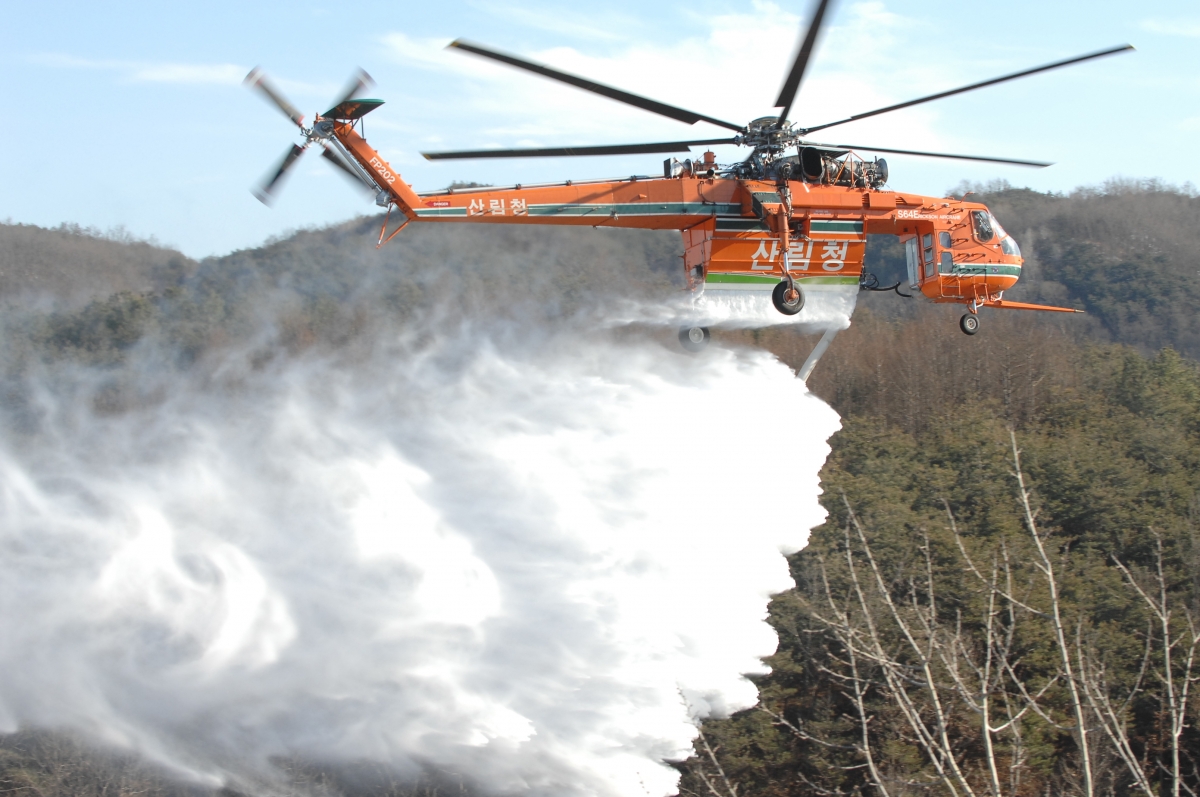 산불 진화용 초대형 헬기. 서울신문 DB