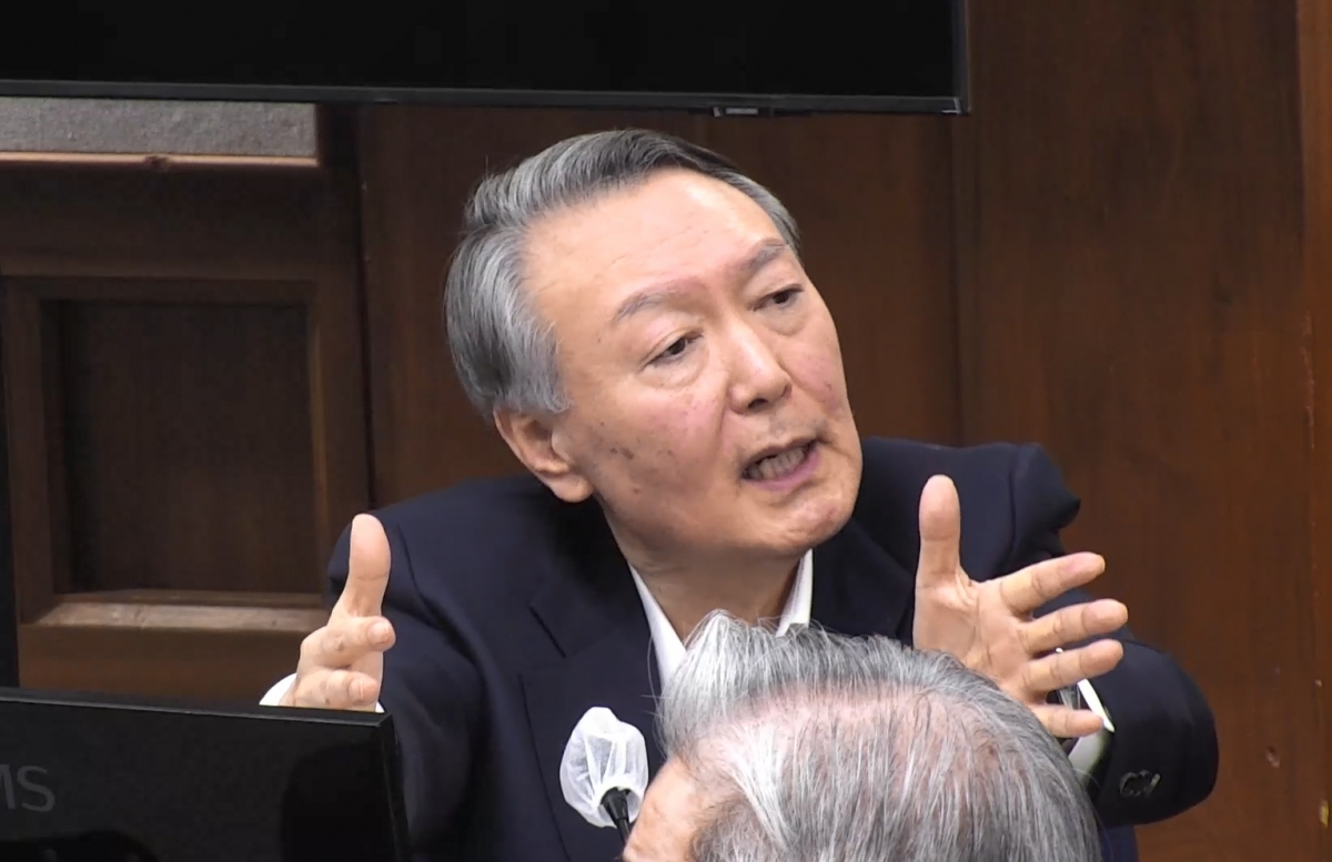 12·3 비상계엄 관련 내란 우두머리 혐의로 기소된 윤석열 전 대통령이 지난 13일 서울 서초구 서울중앙지법 417호 형사대법정에서 열린 내란 우두머리 혐의 결심공판에서 최후진술하고 있다. 2026.1.14 서울중앙지법 제공