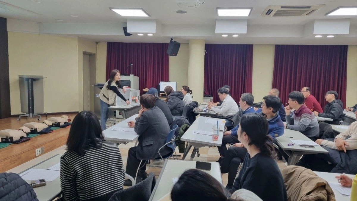 서울 강서보건소의 자동심장충격기(AED) 사용법 교육 모습. 강서구 제공