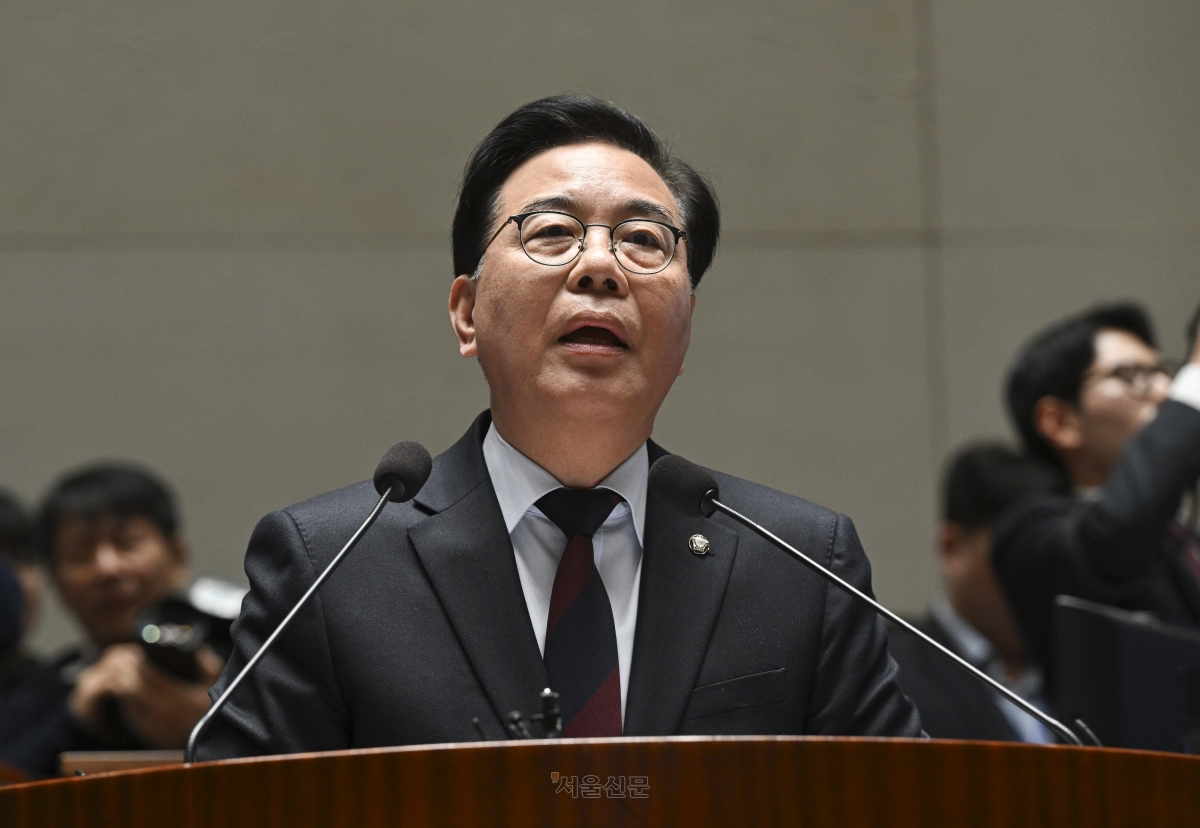 송언석 국민의힘 원내대표가 15일 서울 여의도 국회에서 열린 의원총회에서 발언하고 있다. 2026.1.15 이지훈 기자
