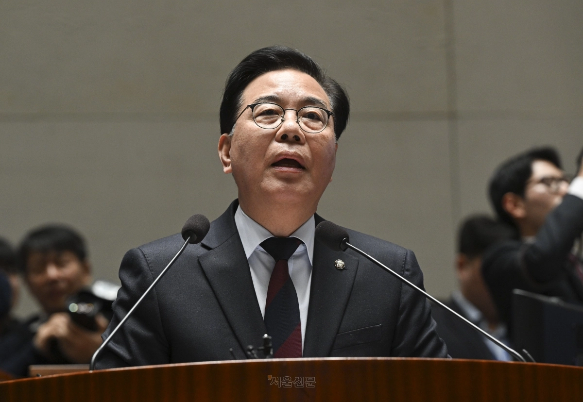 송언석 국민의힘 원내대표가 15일 서울 여의도 국회에서 열린 의원총회에서 발언하고 있다. 2026.1.15 이지훈 기자