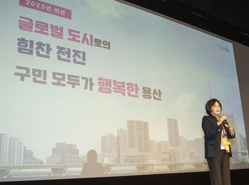 박희영 서울 용산구청장이 지난해 신년인사회에서 구상을 밝히고 있다.   용산구 제공