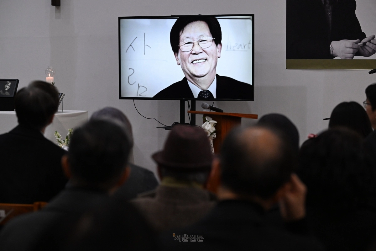 15일 서울 구로구 성공회대 성미가엘 성당에서 신영복 선생 10주기 추모식이 열리고 있다. 도준석 전문기자