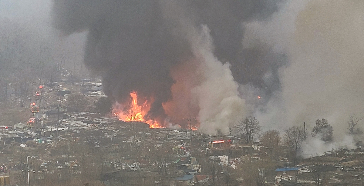 불길 치솟는 구룡마을 화재 현장