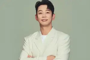 테이, 태국 여행지서 “전신 3도 화상” 휠체어 입국